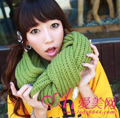 <em>围巾</em>&ldqu<em>女生</em>梳头发<em>的方法</em>o;色_wa6bt811_