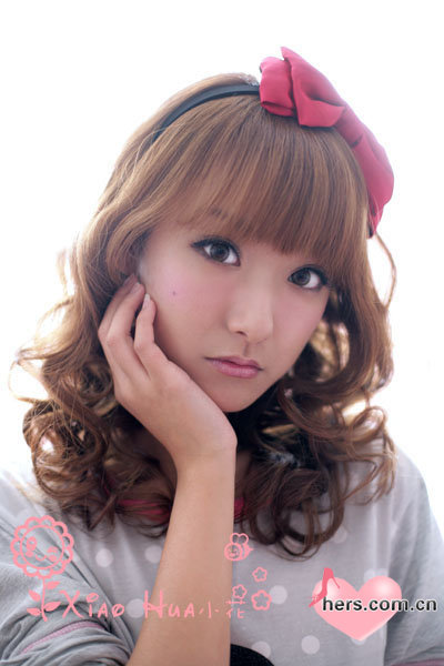 圆脸卷发<em>发型小花</em>可爱的卷发详细教程--el1ib0