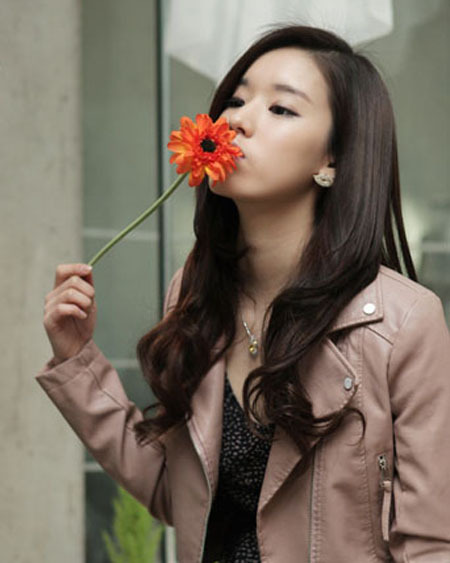 时尚<em>女生发型</em> 2011年<em>头发</em>最流行的<em>颜色</em>七夕清