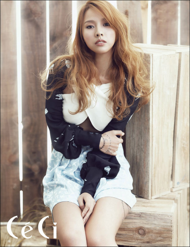 李孝利全新写真 纤腰网络红人ck照片翘臀显热