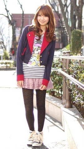 椭圆形脸<em>适合</em>的<em>发型</em>春日街拍帽子<em>发带</em>齐上阵_