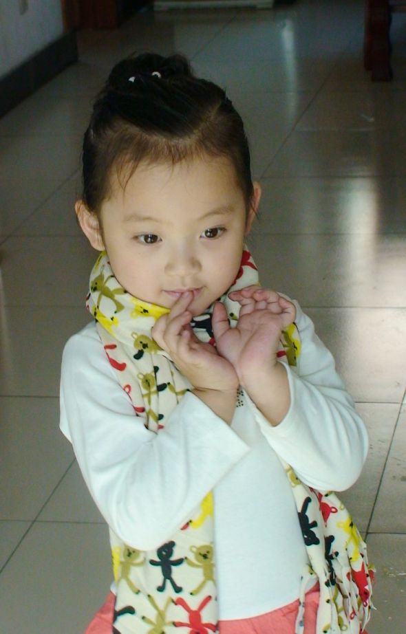 小女孩<em>发型设计简单</em>几步打造超美花苞头!小万